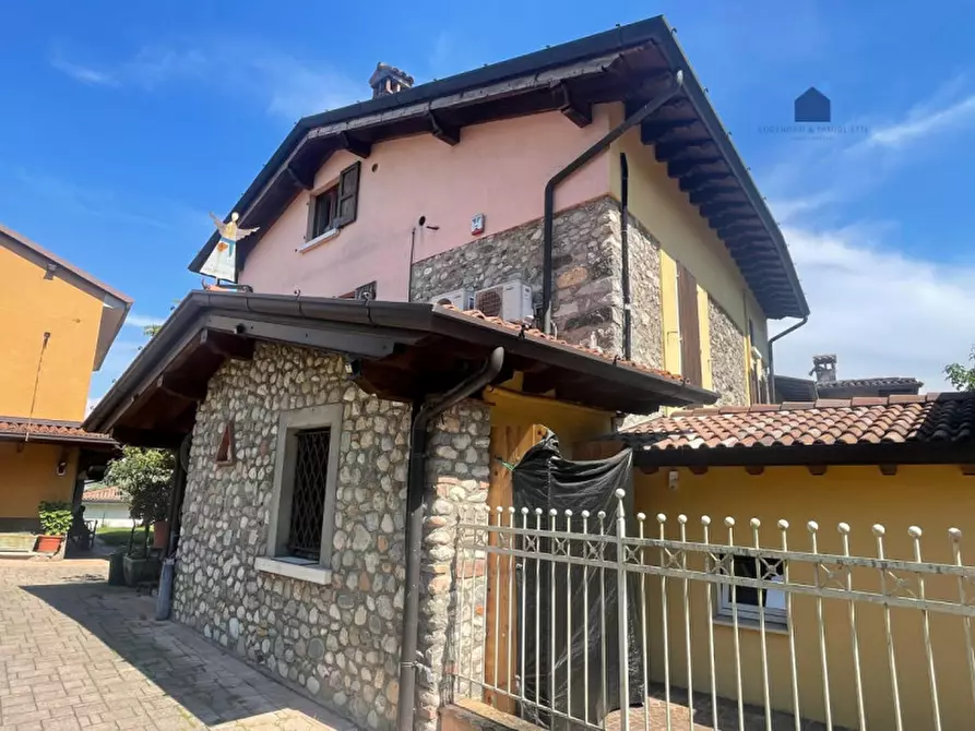 Immagine 1 di Villa in vendita  in Via Monte Baldo a Lonato del Garda
