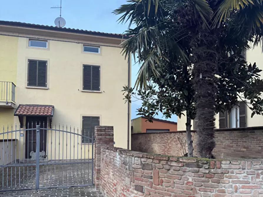 Immagine 1 di Casa indipendente in vendita  in Via A. De Gasperi a Terre Roveresche