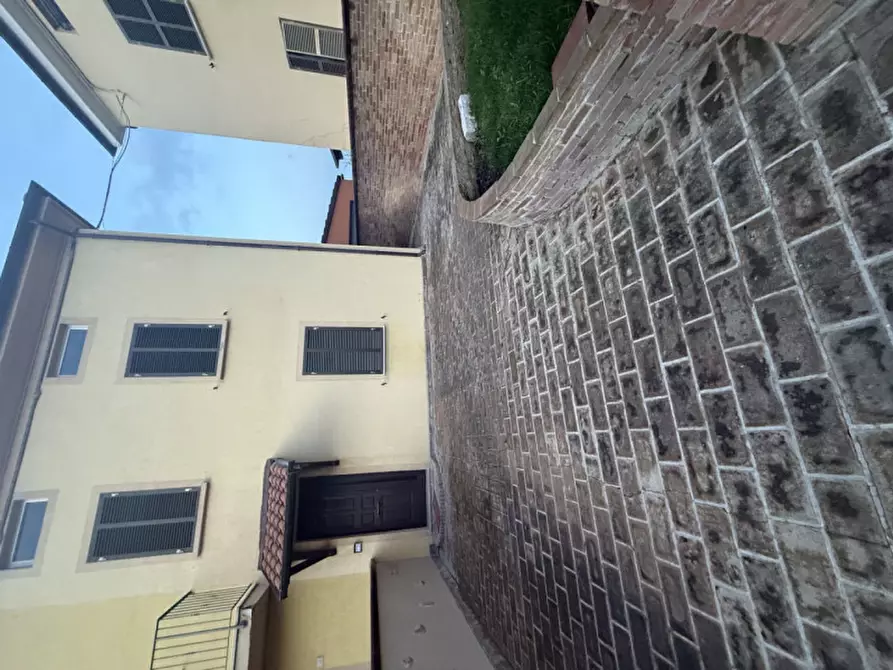 Immagine 3 di Casa indipendente in vendita  in Via A. De Gasperi a Terre Roveresche