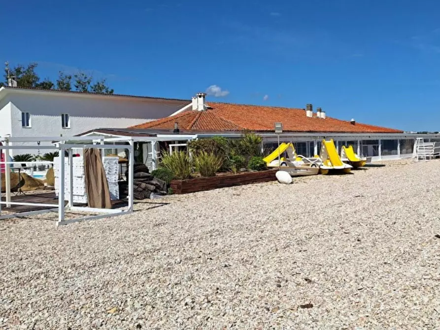 Immagine 1 di Hotel in vendita  in Via Ugo Foscolo, 28, 61037 Marotta PU, Italia a Mondolfo