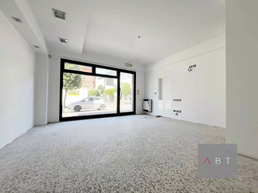 Immagine 1 di Negozio in affitto  a Villa Del Conte