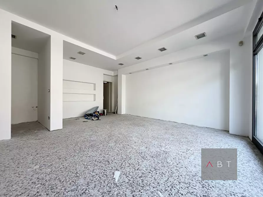 Immagine 2 di Negozio in affitto  a Villa Del Conte