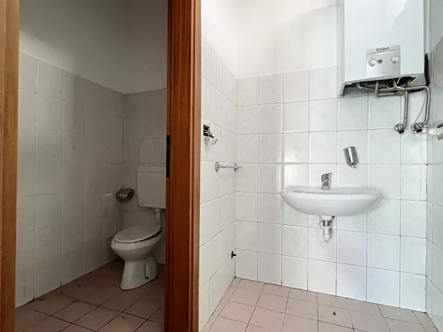 Immagine 5 di Negozio in affitto  a Villa Del Conte