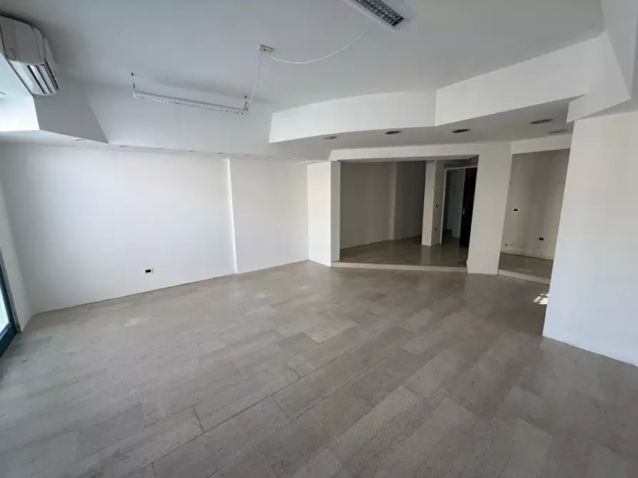 Immagine 1 di Negozio in affitto  in via spinetti 137 a Oppeano