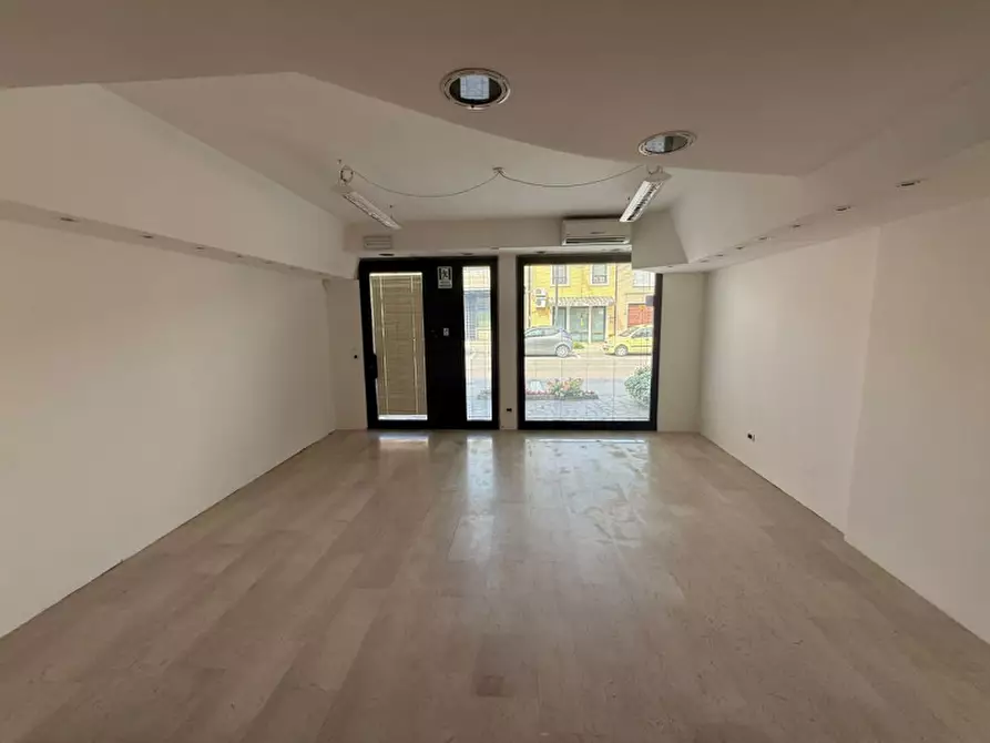 Immagine 2 di Negozio in affitto  in via spinetti 137 a Oppeano