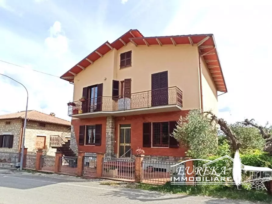 Immagine 1 di Casa indipendente in vendita  in Via dei Mandorli a Panicale