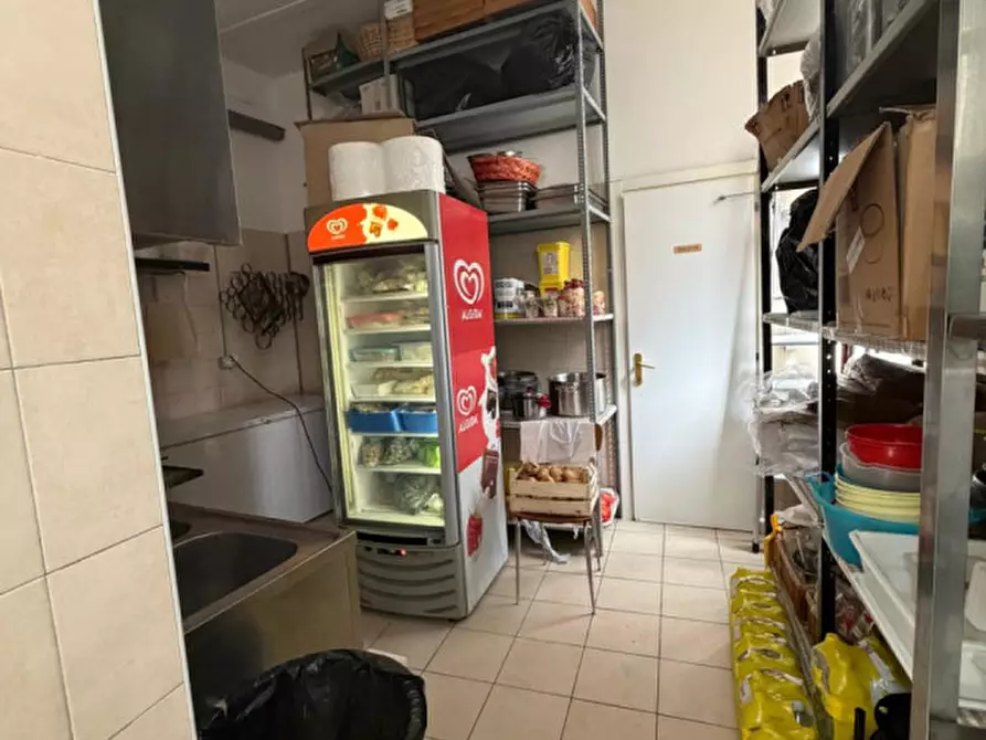 Immagine 21 di Attività commerciale in vendita  in Strada Nino Bixio a Parma