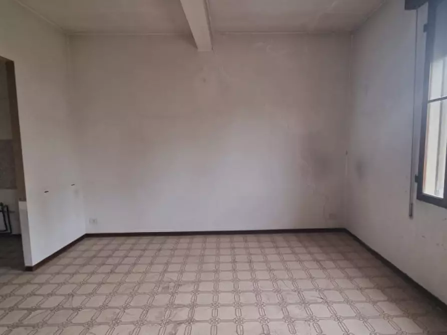 Immagine 9 di Palazzo in vendita  a San Martino In Rio