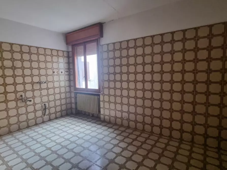 Immagine 12 di Palazzo in vendita  a San Martino In Rio