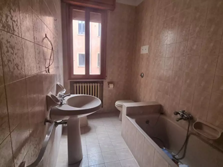 Immagine 15 di Palazzo in vendita  a San Martino In Rio