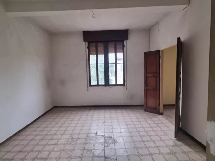 Immagine 16 di Palazzo in vendita  a San Martino In Rio