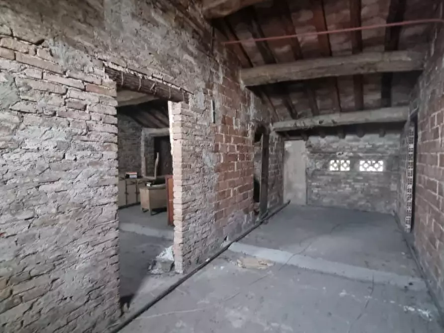 Immagine 22 di Palazzo in vendita  a San Martino In Rio