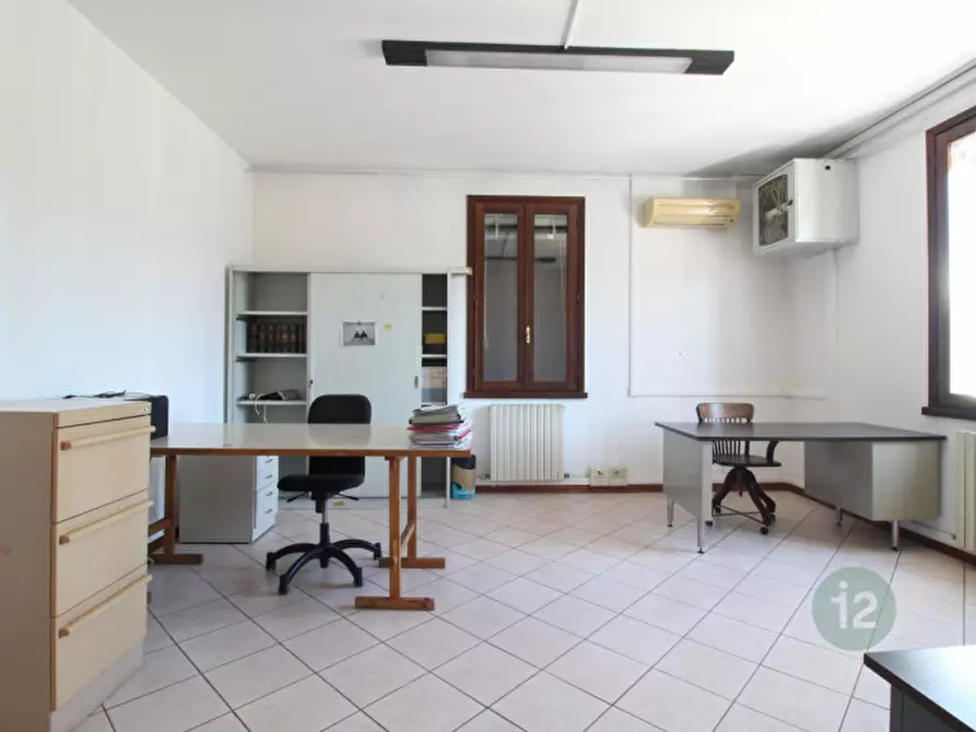 Immagine 10 di Ufficio in affitto  in Via Roma a Medolla