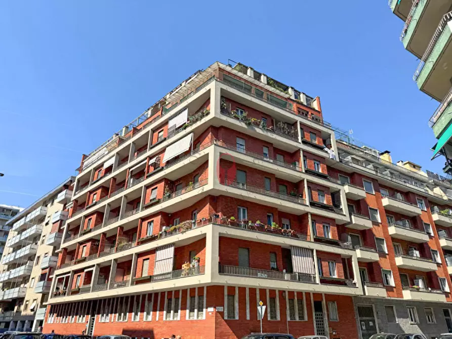 Immagine 2 di Appartamento in vendita  in Via Alfonso Ogliaro 1 a Torino