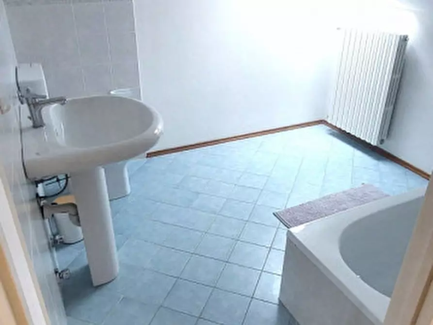 Immagine 15 di Appartamento in vendita  in Via Ognissanti a Alba
