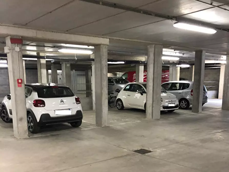 Immagine 18 di Appartamento in vendita  in Via Ognissanti a Alba