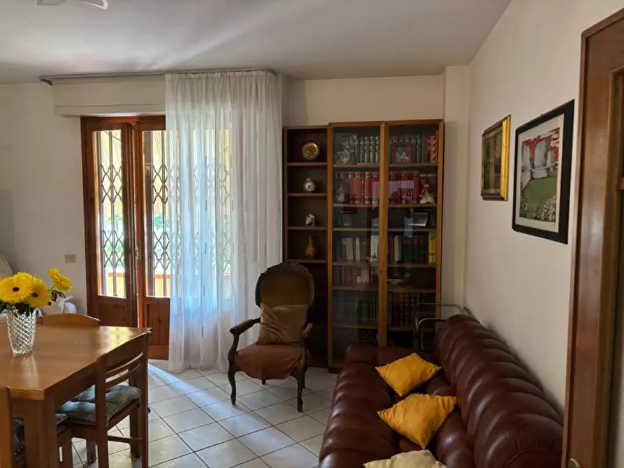 Immagine 2 di Appartamento in vendita  in VIA DEI CILIEGI a Scandicci