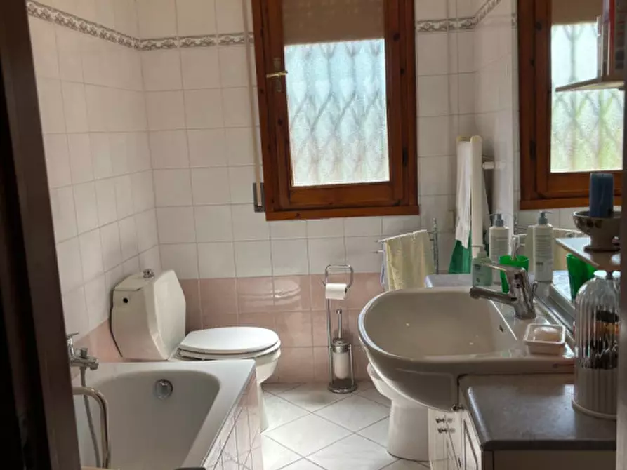 Immagine 7 di Appartamento in vendita  in VIA DEI CILIEGI a Scandicci