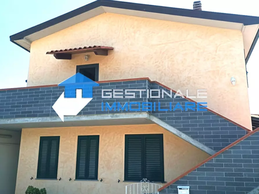 Immagine 1 di Casa trifamiliare in vendita  in Via Galileo Galilei a Collesalvetti