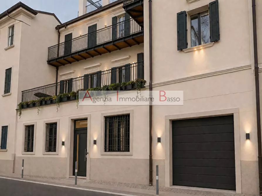 Immagine 1 di Palazzo in vendita  in RIVIERA SAN BENEDETTO a Padova