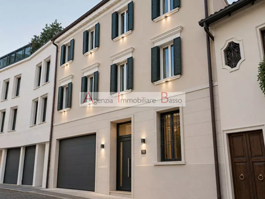 Immagine 2 di Palazzo in vendita  in RIVIERA SAN BENEDETTO a Padova