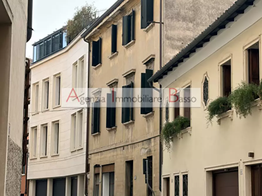 Immagine 3 di Palazzo in vendita  in RIVIERA SAN BENEDETTO a Padova