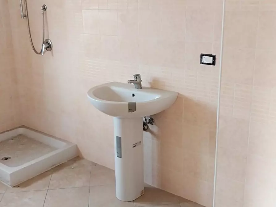 Immagine 4 di Ufficio in vendita  in Via Generale Tosciri, Tortolì OG, Italia a Tortolì