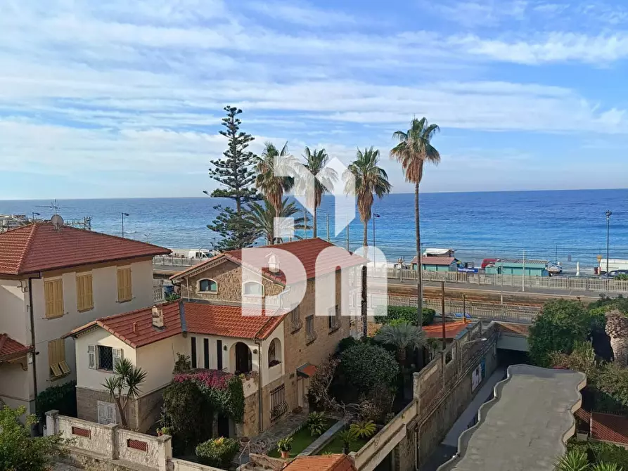 Immagine 8 di Appartamento in vendita  in Via Vittorio Emanuele II a Bordighera