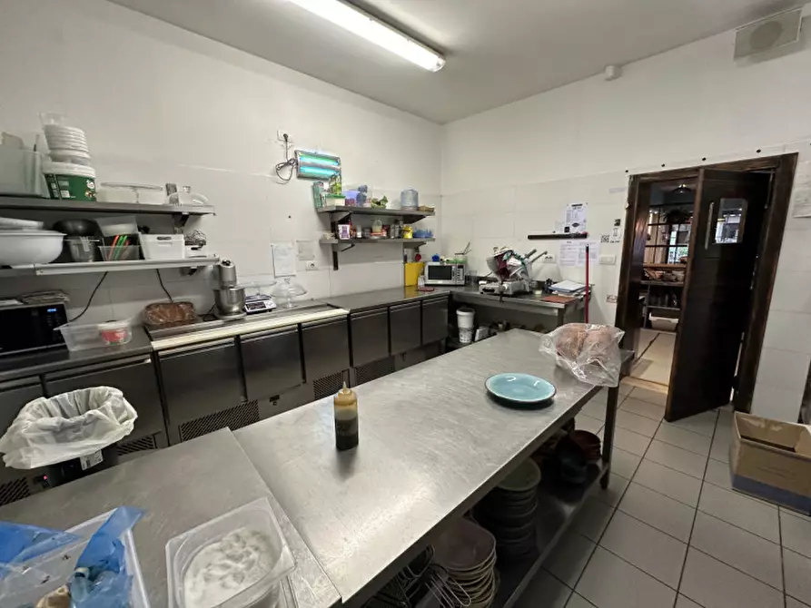 Immagine 9 di Attività commerciale in vendita  in piazza del popolo a Cesena