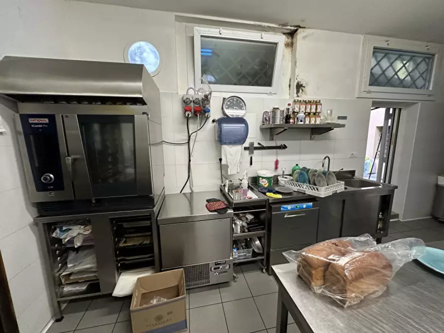 Immagine 10 di Attività commerciale in vendita  in piazza del popolo a Cesena