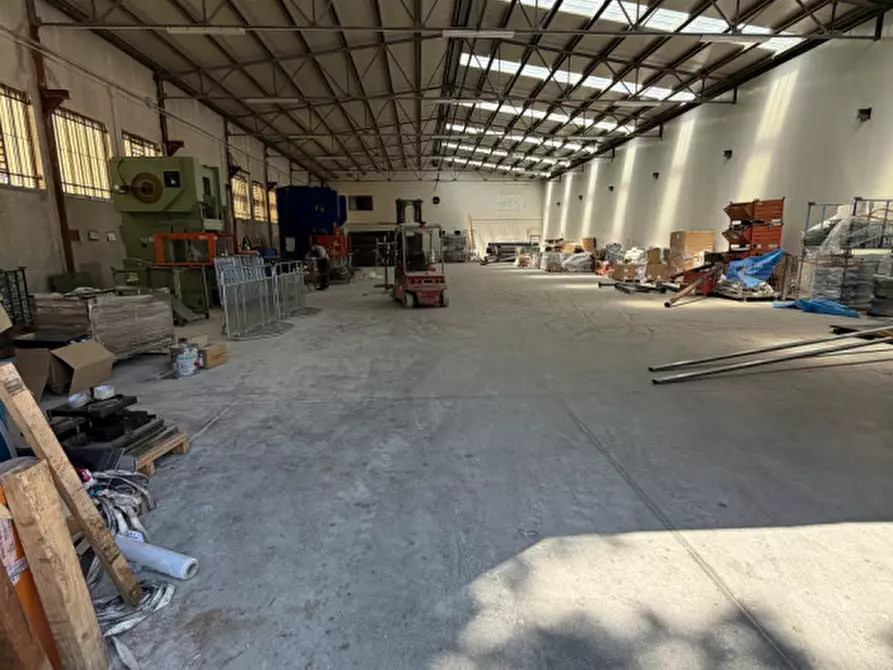 Immagine 6 di Capannone industriale in vendita  a Perugia