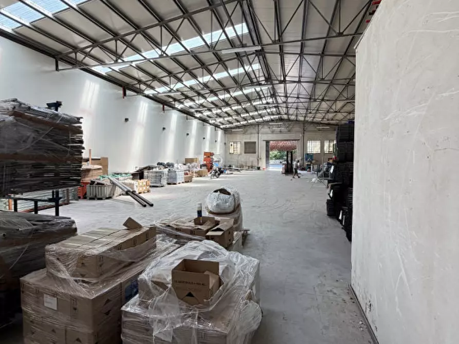 Immagine 8 di Capannone industriale in vendita  a Perugia