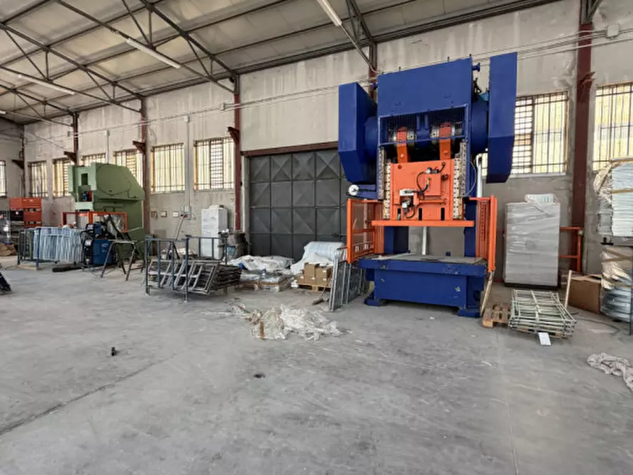 Immagine 10 di Capannone industriale in vendita  a Perugia
