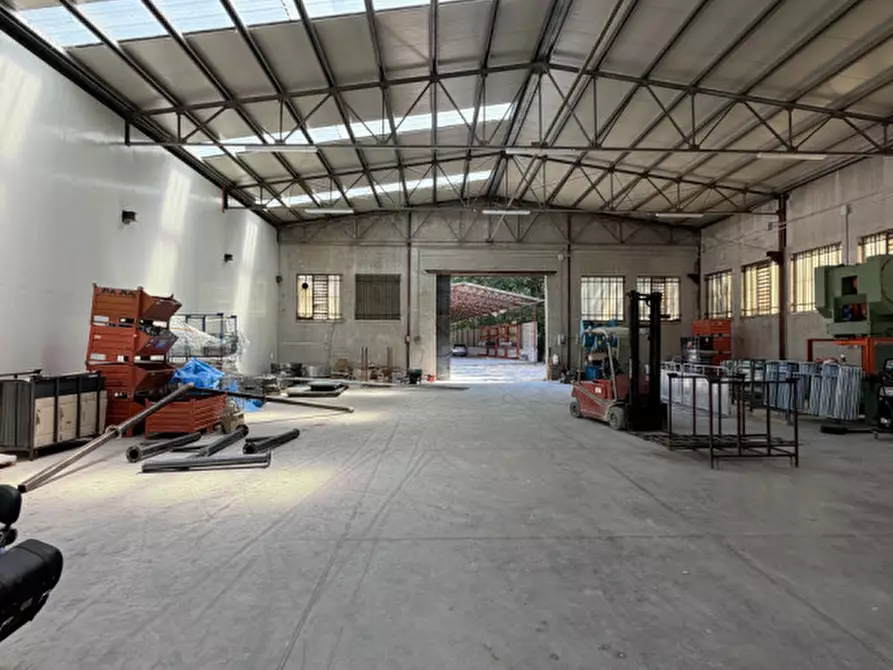 Immagine 11 di Capannone industriale in vendita  a Perugia