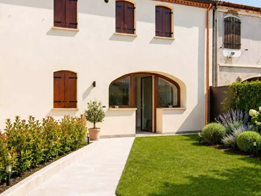 Immagine 1 di Casa trifamiliare in vendita  in Via Monsignor Giovanni Fortin a Padova