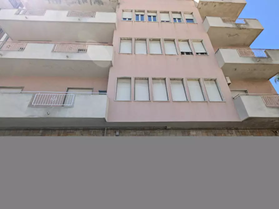 Immagine 2 di Laboratorio in vendita  in Viale Aldo Moro, 4 a Reggio Di Calabria