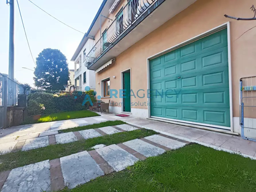 Immagine 6 di Appartamento in vendita  in Via Valle Aulo Gellio 29 a Vicenza