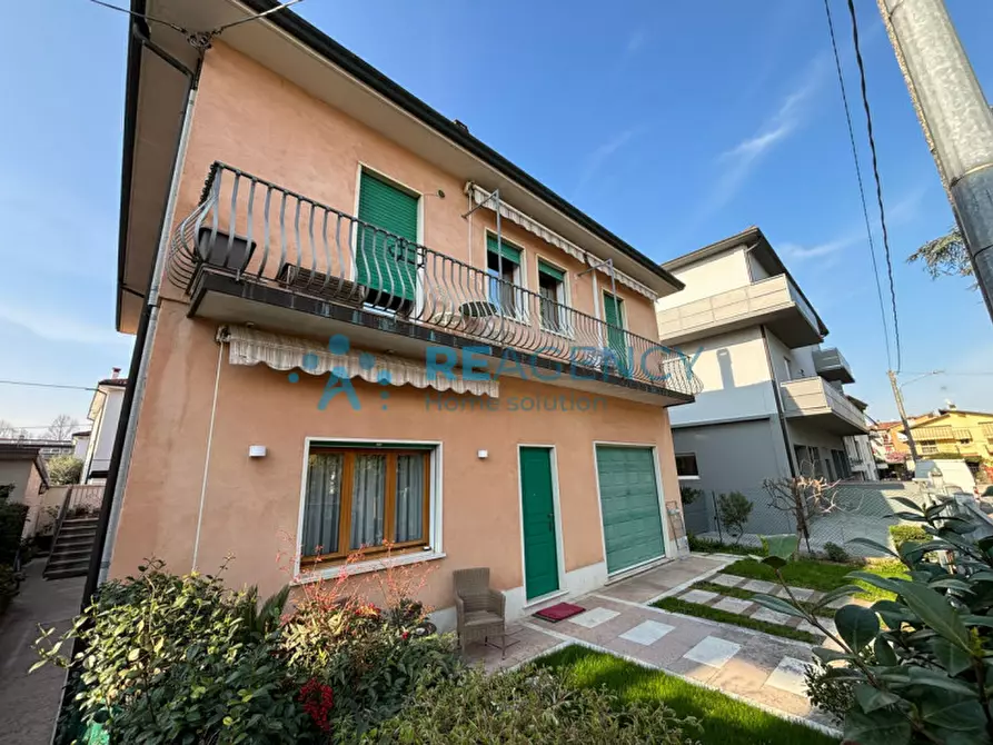 Immagine 22 di Appartamento in vendita  in Via Valle Aulo Gellio 29 a Vicenza