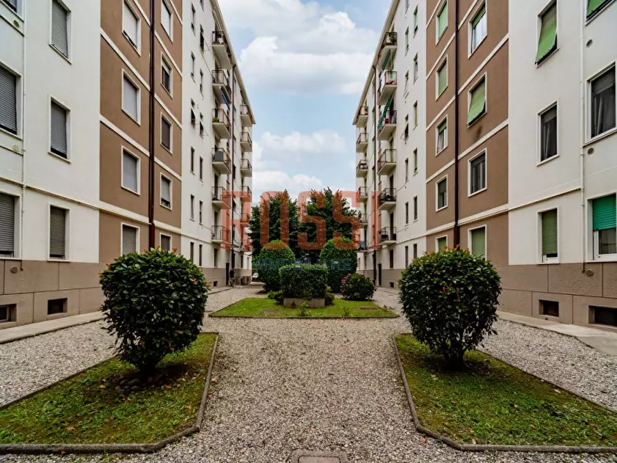 Immagine 2 di Appartamento in vendita  in VIA AGNESI a Monza