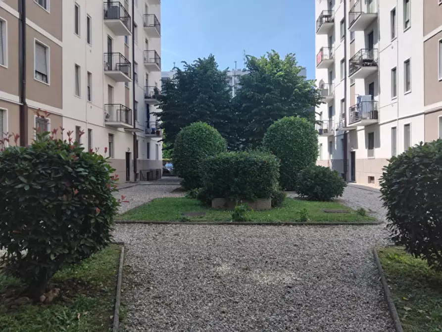 Immagine 2 di Appartamento in vendita  in VIA AGNESI a Monza