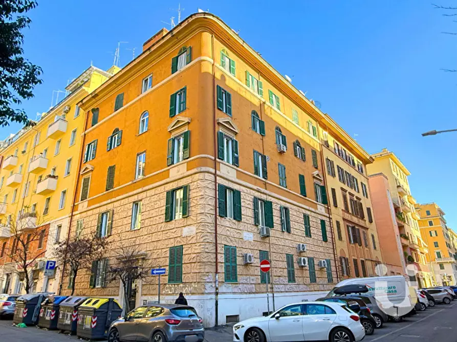 Immagine 1 di Appartamento in vendita  in Via Collazia a Roma