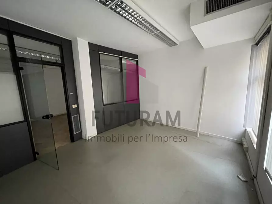 Immagine 11 di Ufficio in vendita  a Camisano Vicentino