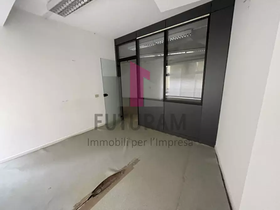 Immagine 14 di Ufficio in vendita  a Camisano Vicentino