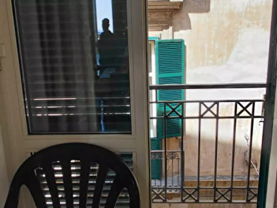 Immagine 2 di Camera in affitto  in vico santa margherita a fonseca 35 a Napoli