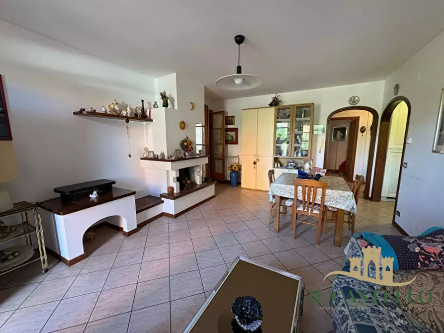 Immagine 2 di Appartamento in vendita  a Castiglione Del Lago