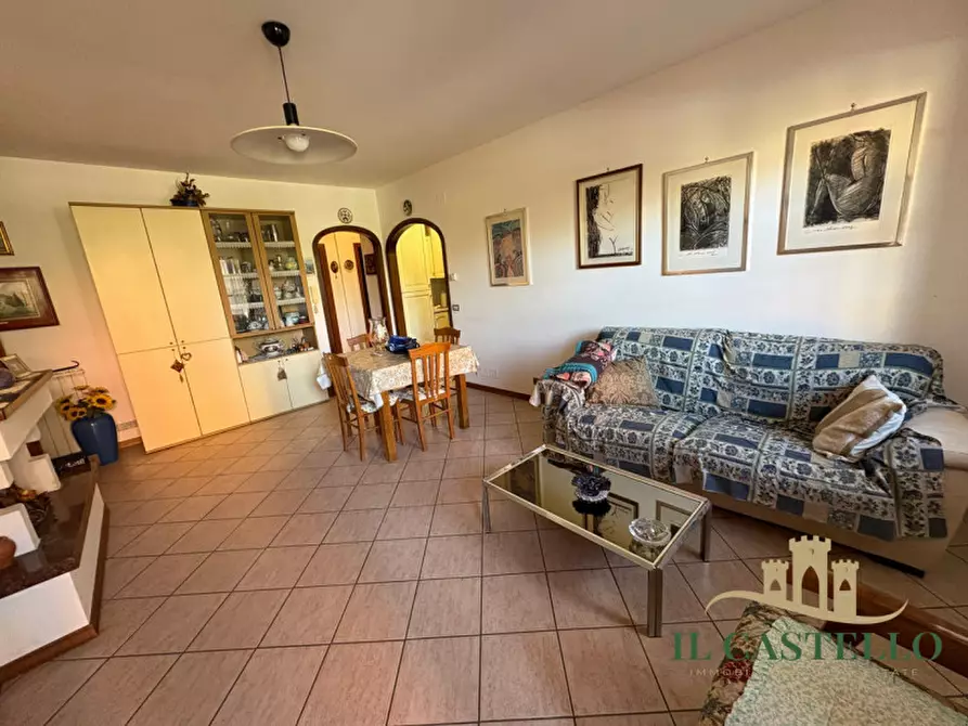 Immagine 3 di Appartamento in vendita  a Castiglione Del Lago