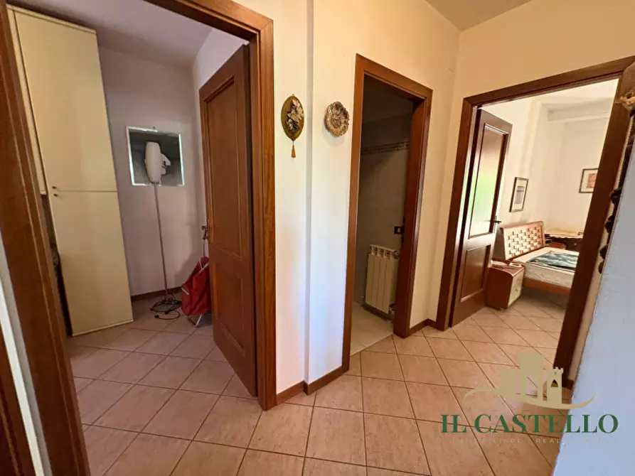 Immagine 9 di Appartamento in vendita  a Castiglione Del Lago