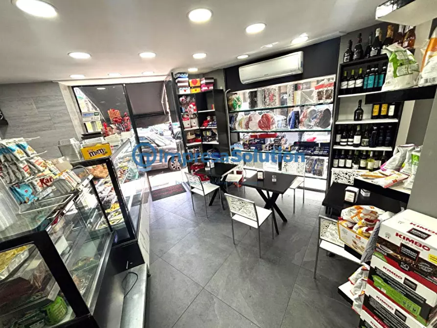 Immagine 14 di Negozio in vendita  in Via Giulio Palermo a Napoli