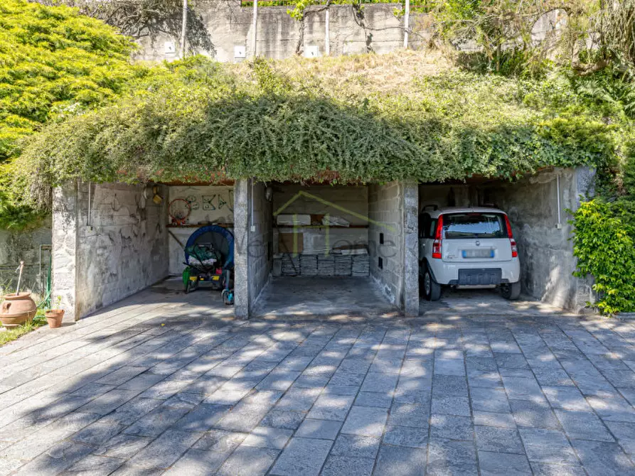 Immagine 40 di Villa in vendita  a Tavernerio