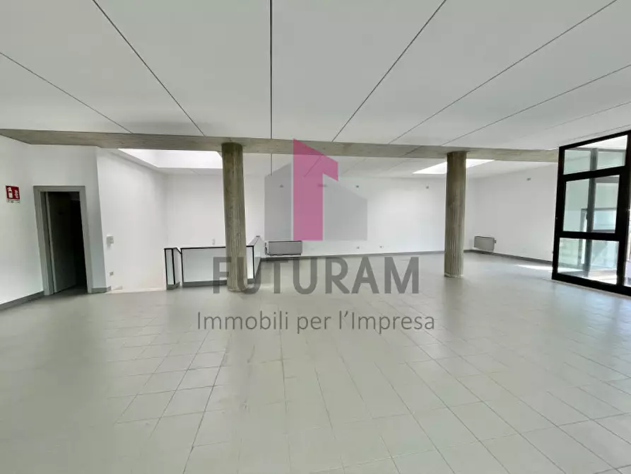 Immagine 19 di Negozio in affitto  a Brendola